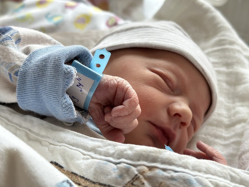 Pierwsze dziecko urodzone w szpitalu w Bełchatowie w 2024 r....