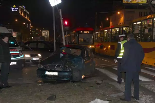 Nie jeżdżą tramwaje w kierunku Woli, po tym jak jeden ze składów ...