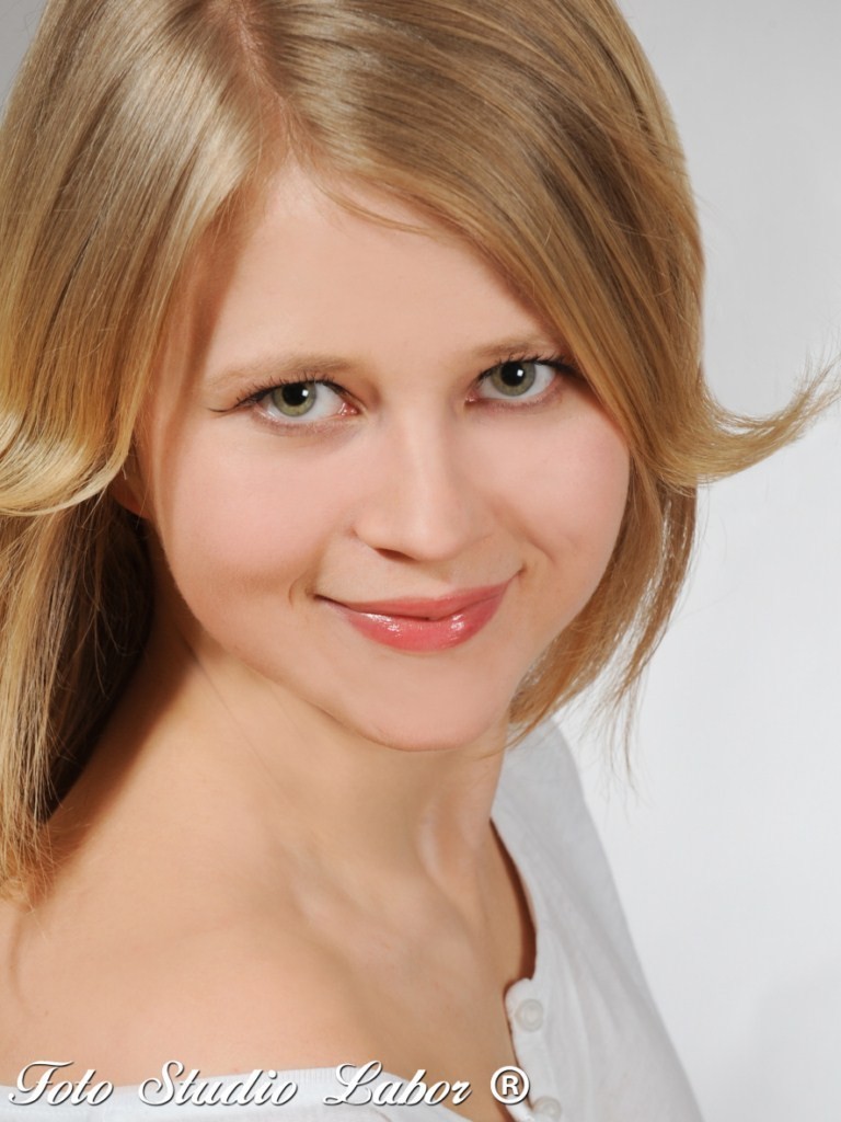 1. Paulina Ceglecka 
lat 18, Tczew

Aby zagłosować na...
