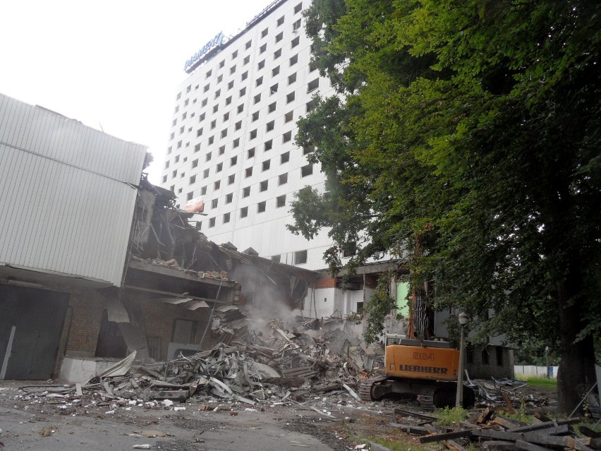 Hotel Diament w Jastrzębiu: zaczynają wyburzać budynek.