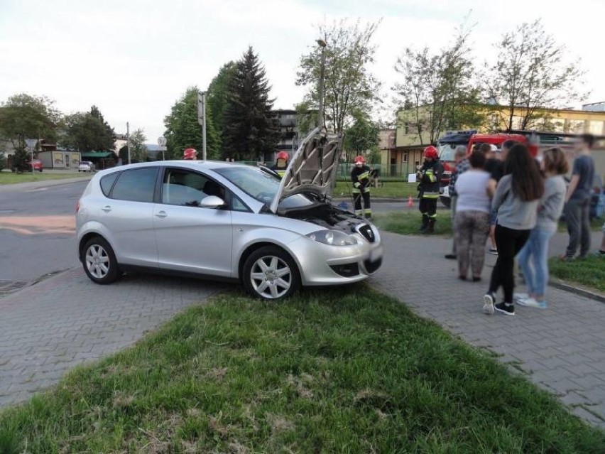 Zderzenie dwóch aut na Broniewskiego