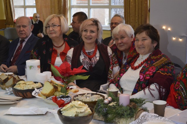 Pomysłodawcami i organizatorami tego wydarzenia jest Stowarzyszenie Twórców i Przyjaciół Kultury Cygańskiej im. Papuszy w Gorzowie, które  wspiera Miejskie Centrum Kultury. Tegoroczne spotkanie w MCK Zawarcie było już 13. wspólną wigilią.