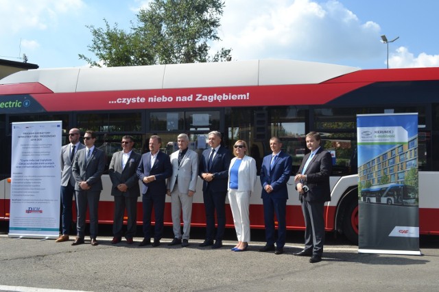 W bazie PKM Sosnowiec podpisano umowę na nowe autobusy elektryczne. Będzie ich 14. 

Zobacz kolejne zdjęcia. Przesuń zdjęcie w prawo - wciśnij strzałkę lub przycisk NASTĘPNE