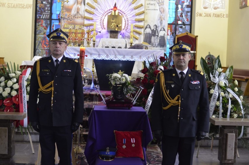 Pogrzeb zmarłego strażaka z Rudy Śląskiej. Konrada żegnała rodzina i przyjaciele