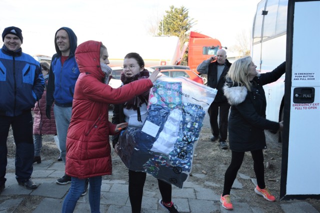 Do Piotrkowa przyjechał transport darów z Irlandii. Z powrotem chcą zabrać grupę uchodźców z Ukrainy
