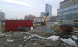 Przebudowa centrum Katowic: betonowa ściana na rynku staje się konstrukcją pawilonu ZDJĘCIA