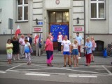 Protestów przed ostrowskim sądem ciąg dalszy! Spacerowicze po raz kolejny skandowali "Wolne Sądy! Wolne Wybory! Wolna Polska!"