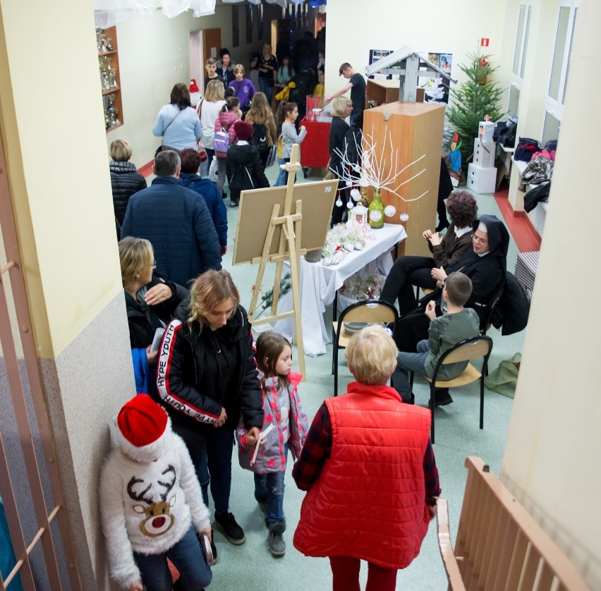 Dzień świąteczny „Kraina Lodu” w Szkole Podstawowej im. Mariusza Zaruskiego w Pucku 2019