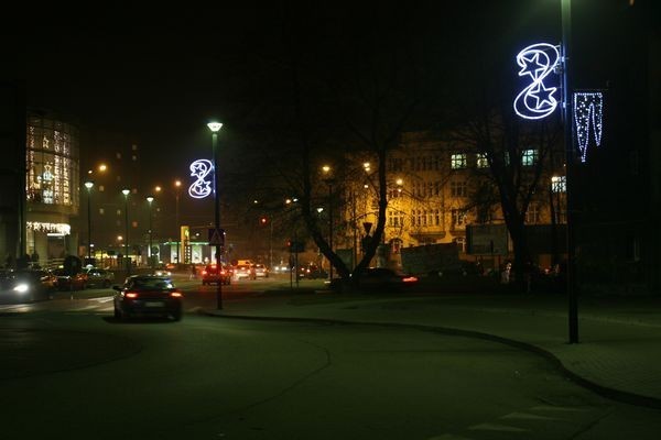 Sosnowiec nocą: Świąteczne dekoracje, neony, lampki. Podobają Wam się? [ZDJĘCIA]