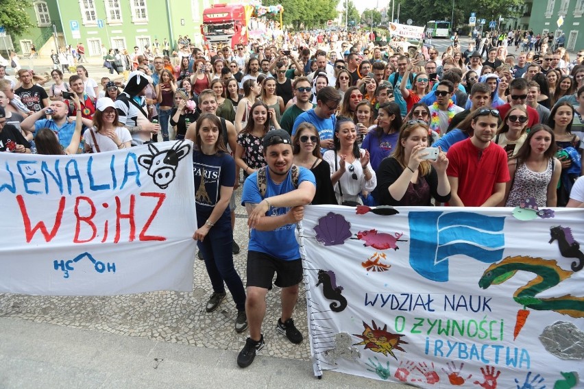 Juwenalia 2018 w Szczecinie: korowód studentów przeszedł przez miasto [ZDJĘCIA, WIDEO]