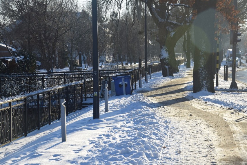 Zima w Pruszczu trwa. Piękna pogoda zachęca mieszkańców do aktywności! | ZDJĘCIA