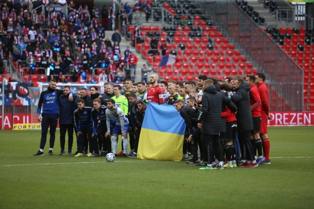 27.02.2022. GKS Tychy - Podbeskidzie Bielsko-Biała.

Zobacz kolejne zdjęcia. Przesuwaj zdjęcia w prawo - naciśnij strzałkę lub przycisk NASTĘPNE