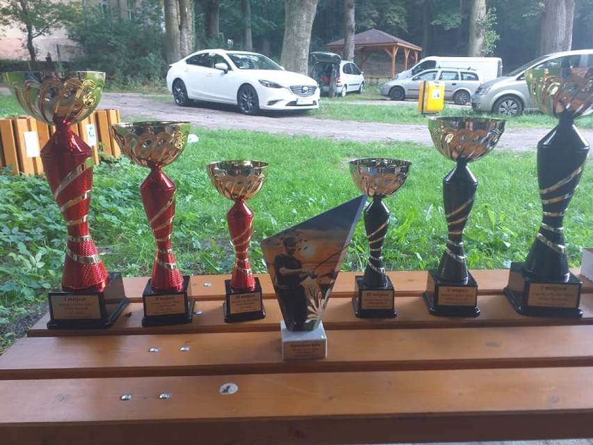 Puchar wójta gminy Ryczywół w zawodach wędkarskich przyznany