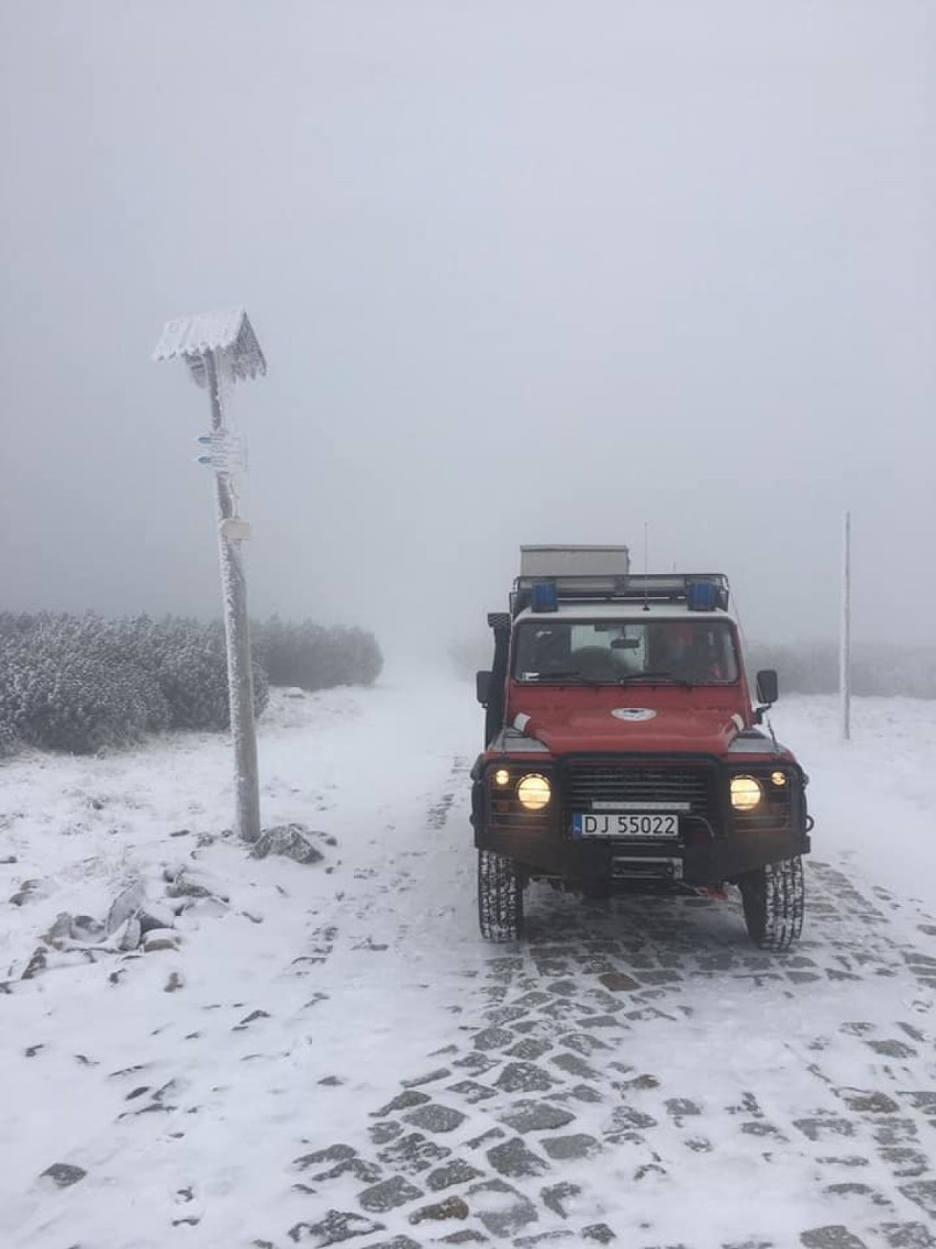 Od kilku godzin w wielu miastach Dolnego Śląska sypie śnieg,...