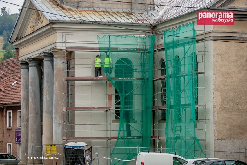 Kolejny etap prac remontowych przy kościele w Głuszycy. Na...