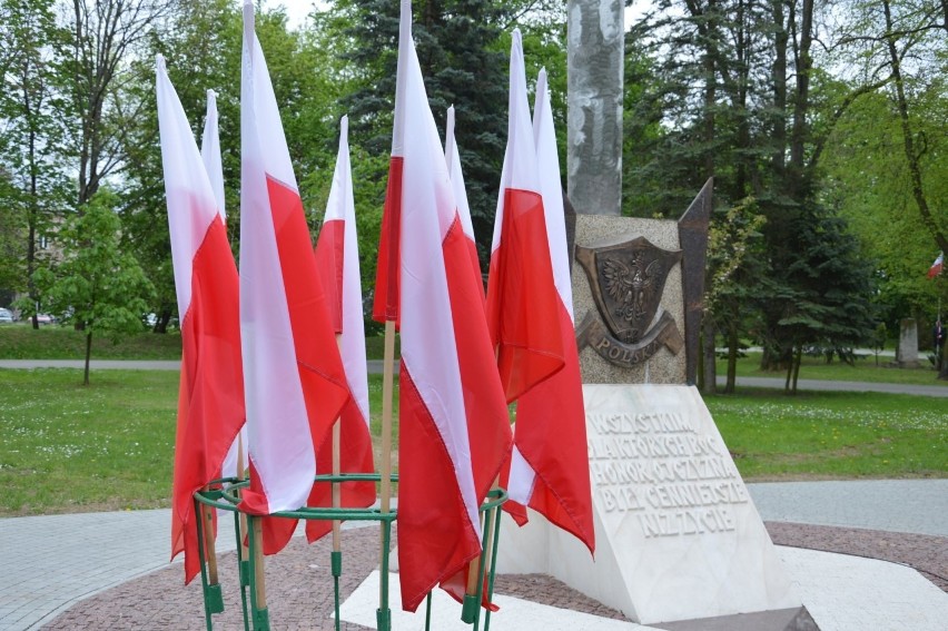 3 Maja w Ostrowcu. Uroczyste obchody Święta Konstytucji przy Maszcie Niepodległości [ZDJĘCIA]