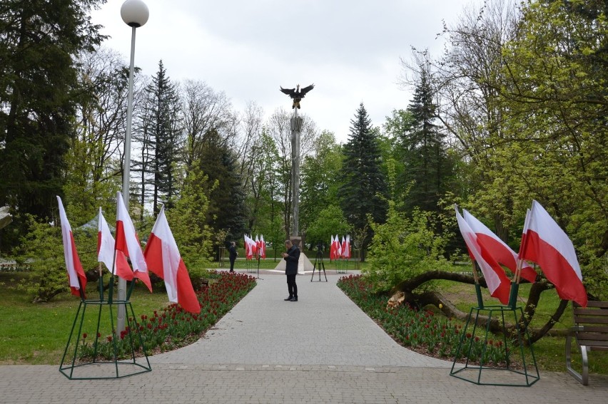 3 Maja w Ostrowcu. Uroczyste obchody Święta Konstytucji przy Maszcie Niepodległości [ZDJĘCIA]