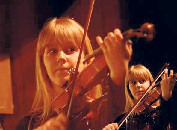 Julia Dróżdż uwielbia grać na skrzypcach i zamierza być solistką