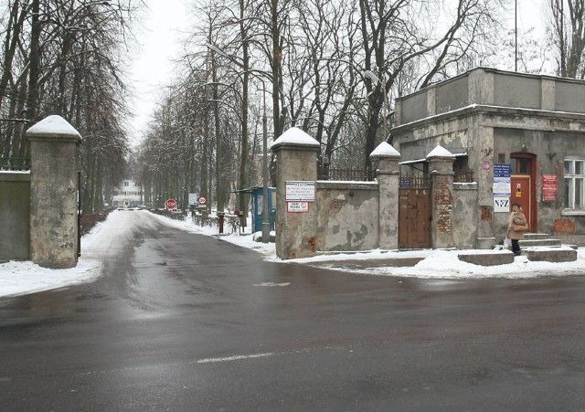 26-letni sprawca napadu groził samobójstwem i trafił do szpitala im. Babińskiego.