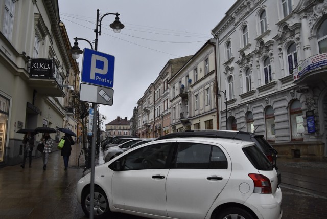 Czy parkowanie w Tarnowie będzie droższe, a opłaty pobierane dłużej?