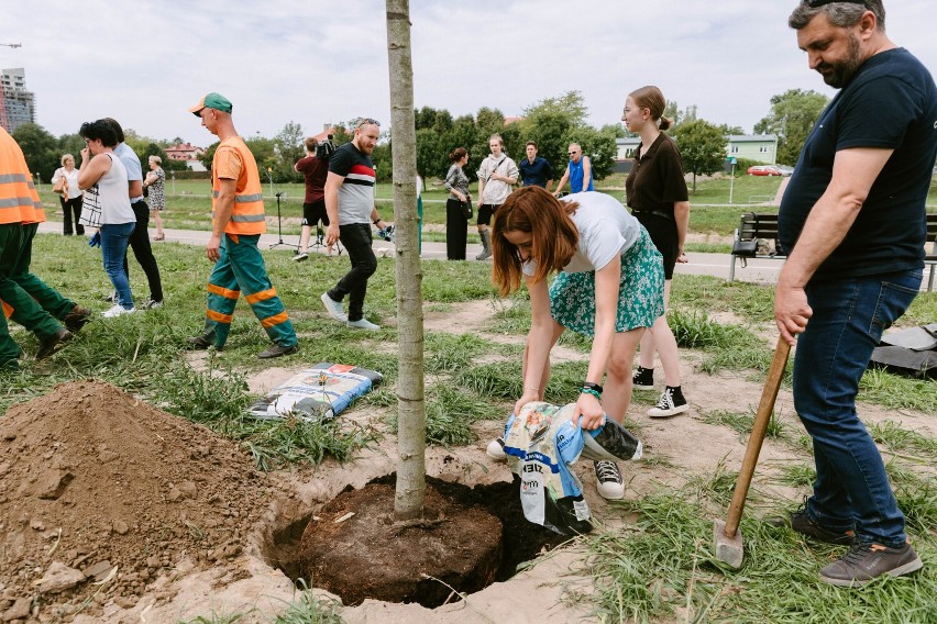 Mieszkańcy Rzeszowa sadzą drzewa. Zobacz zdjęcia naszego fotoreportera