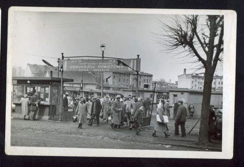Koszaliński rynek, brama, lata 50-te