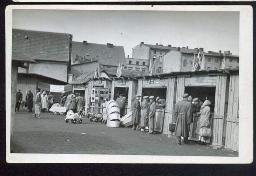 Koszaliński rynek, rząd budek, lata 50-te