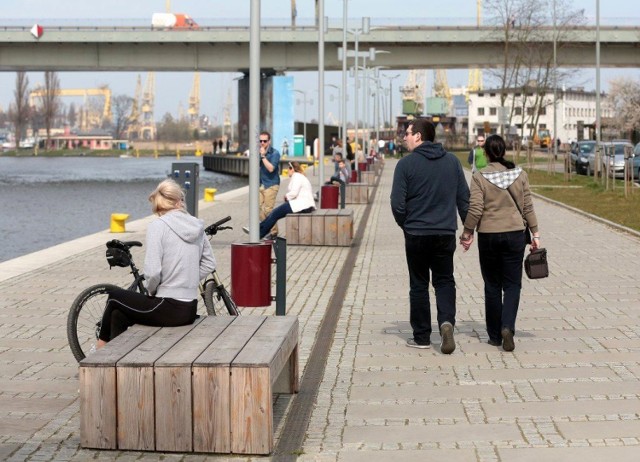 W wykazie ulic i placów Biura Geodety Miasta Szczecin wymienia się Bulwar Piastowski, Bulwar Śląski, Bulwar Gdyński, Bulwar Gdański, Bulwar Elbląski i Bulwar Beniowskiego, co zdaniem miasta  spełnia ustawowy wymóg zakazu spożywania alkoholu