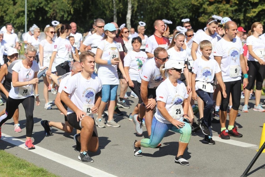 Zobacz kolejne zdjęcia. Przesuwaj zdjęcia w prawo - naciśnij...