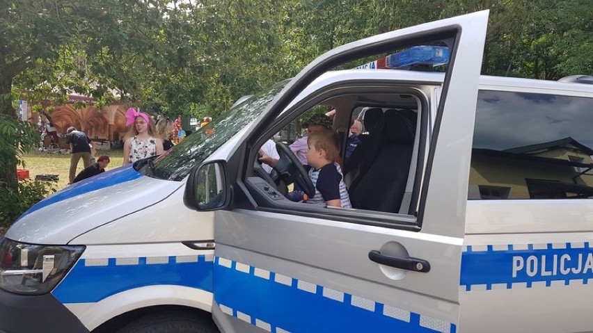 Policjanci na festynie w Uśnicach