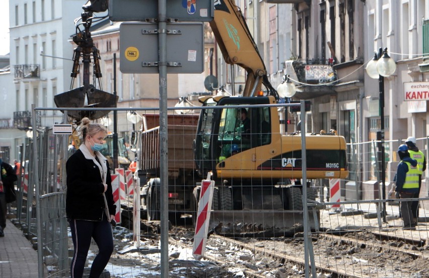 Przetarg na modernizację torowiska oraz kompleksową budowę...