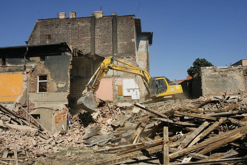 Tak 10 lat temu wyburzano ul. Rycerską w Wałbrzychu i rodził się nowy plac - zobacz archiwalne zdjęcia