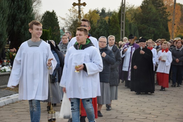 Odwołane wszystkie msze na cmentarzach w Zduńskiej Woli 1 i 2 listopada