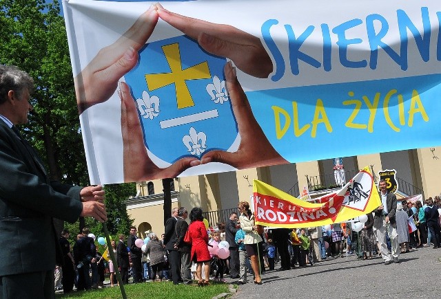 Organizatorzy skierniewickiego &#8222;Marszu dla życia i rodziny&#8221; nie mieli zgody Rady Miasta Skierniewice na użycie herbu miasta