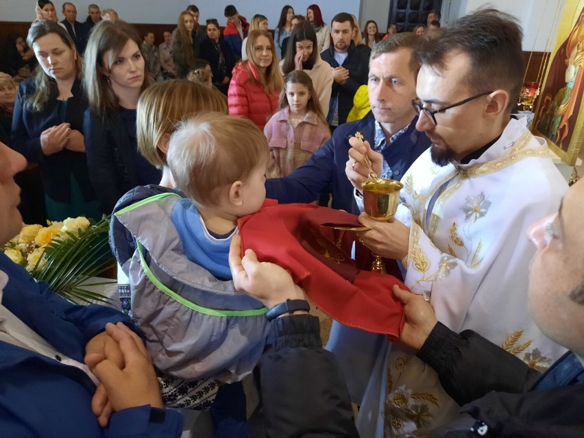 Prawosławna Wielkanoc w Radomiu. Wielu Ukraińców w kościele i cerkwi. Zobacz zdjęcia i zapis transmisji