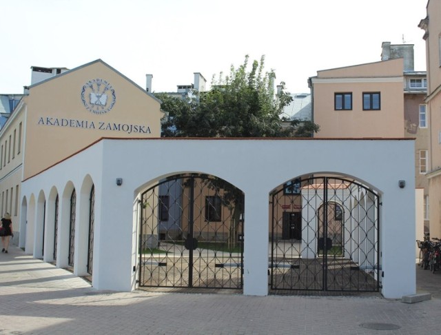 Odnowiony dziedziniec rektoratu Akademii Zamojskiej