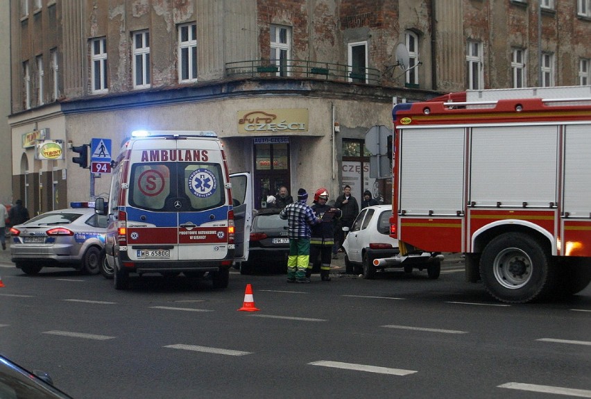 Wypadek na ulicy Chojnowskiej w Legnicy (ZDJĘCIA)