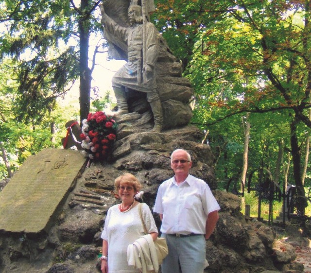 Potomkowie pułkownika na Cmentarzu Łyczakowskim we Lwowie