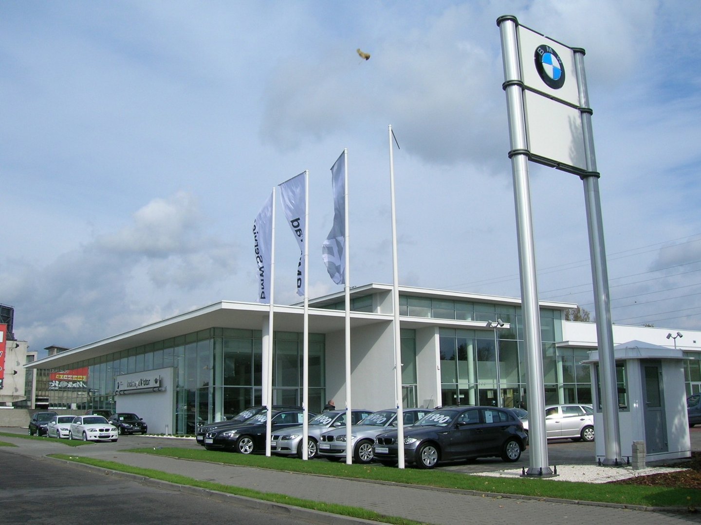 Największy salon BMW w Polsce otwarto w Warszawie