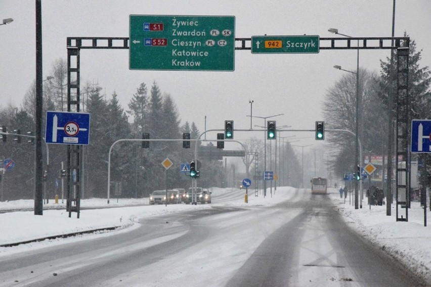 Zjazd z drogi ekspresowej S-1 Bielsko-Biała - Żywiec w...