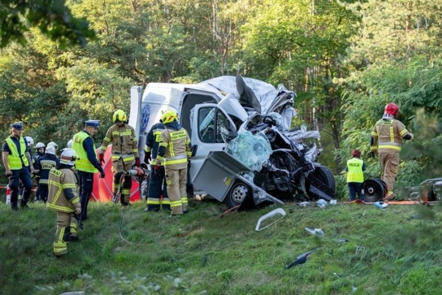 Do tragicznego wypadku doszło w poniedziałek, 13 września. Bus transportu medycznego zderzył się czołowo z autobusem PKS Zielona Góra.