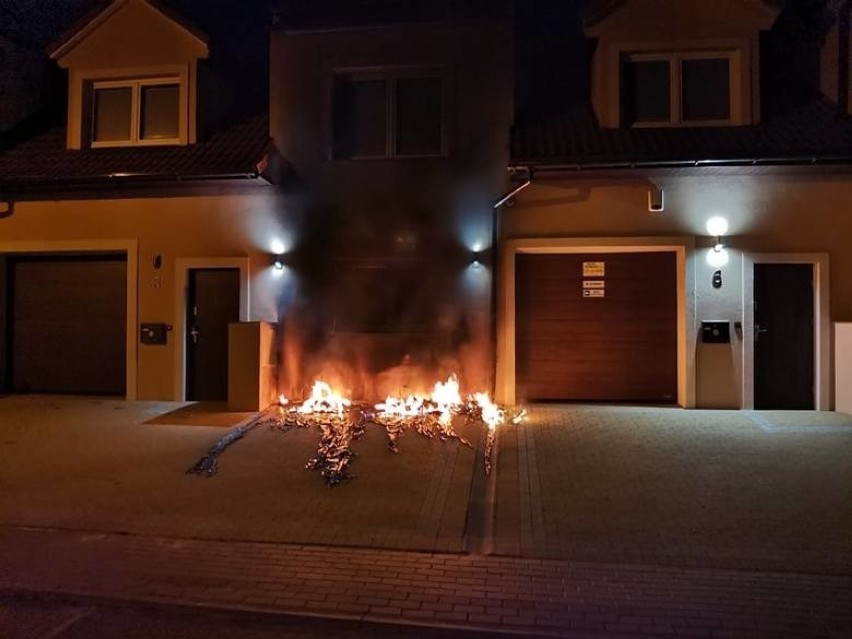 Nocny pożar na Osiedlu Bukowym w Koszalinie.