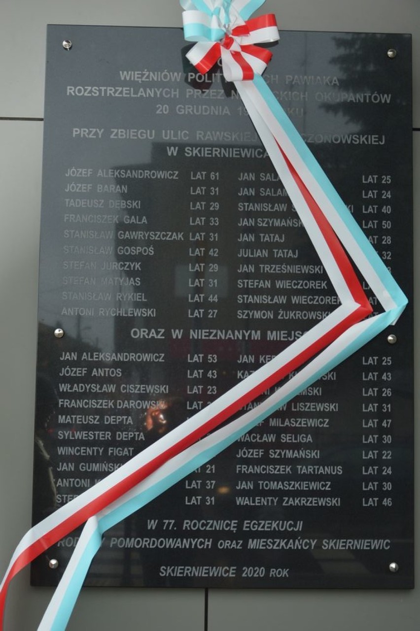 W Skierniewicach odsłonięto tablicę upamiętniającą więźniów politycznych Pawiaka rozstrzelanych przez niemieckich okupantów [Zdjęcia]