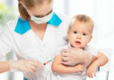 Cesarskie cięcie przyczyną epidemii? U części dzieci tak urodzonych szczepionka nie zadziała