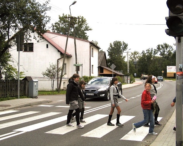 W pobliżu przejścia dla pieszych w Ciścu z sygnalizacją świetlną, znajdującego się nieopodal szkoły, w ubiegłym roku samochód potrącił dziecko