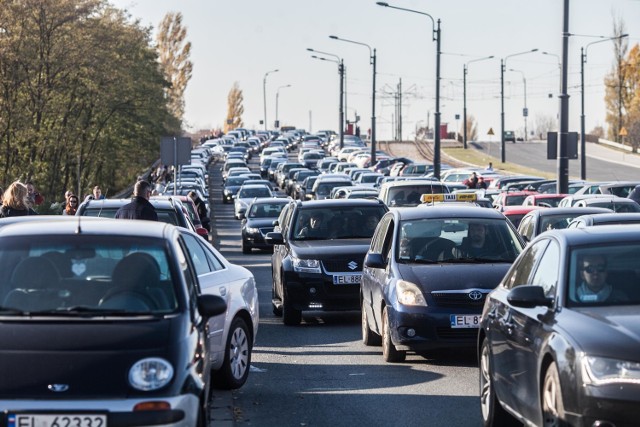 Cmentarz Zarzew w Łodzi we Wszystkich Świętych