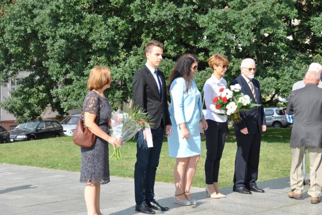 Dzień Wojska Polskiego w Płocku. Mieszkańcy uczcili pamięć poległych żołnierzy [GALERIA]