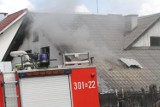 Pożar domu jednorodzinnego w Żołędowie pod Bydgoszczą. Do akcji wysłano 2 zastępy strażaków