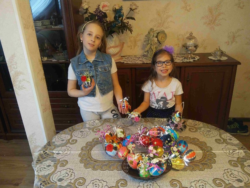 Martyna i Olga wspólnie z babcia przygotowały wielkanocne...