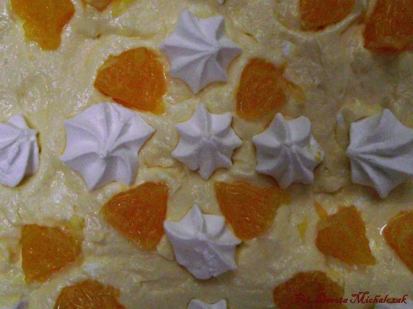 Tort bezowy z kremem pomarańczowym